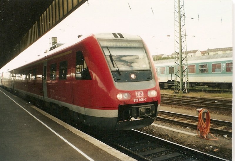 Triebwagen 612 006 im August 2000 in Saarbrcken Hbf.