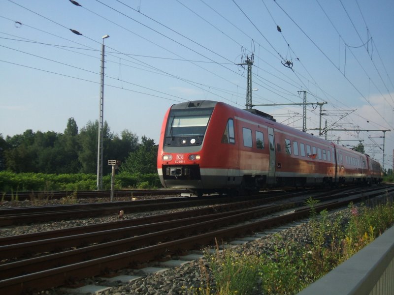 Triebwagen 612 689-1 fhrt in den Hbf Zwickau ein (IRE Dresden-Nrnberg). 25.07.2008