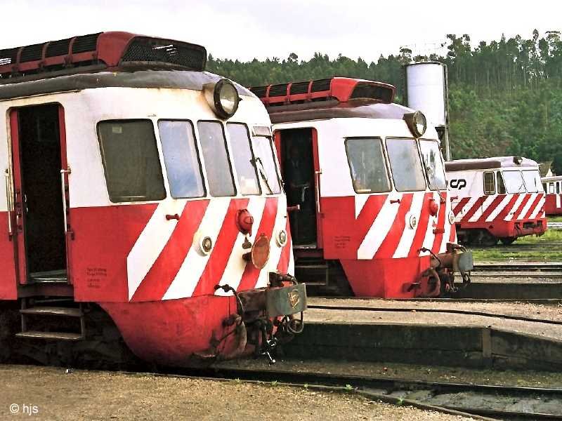 Triebwagen 9308, 9305, 9713 in Sernada do Vouga (17. Mai 1988).