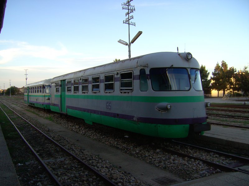 Triebwagen ADm 55 der FdS im Bahnhof Sassari (Juli 2008).