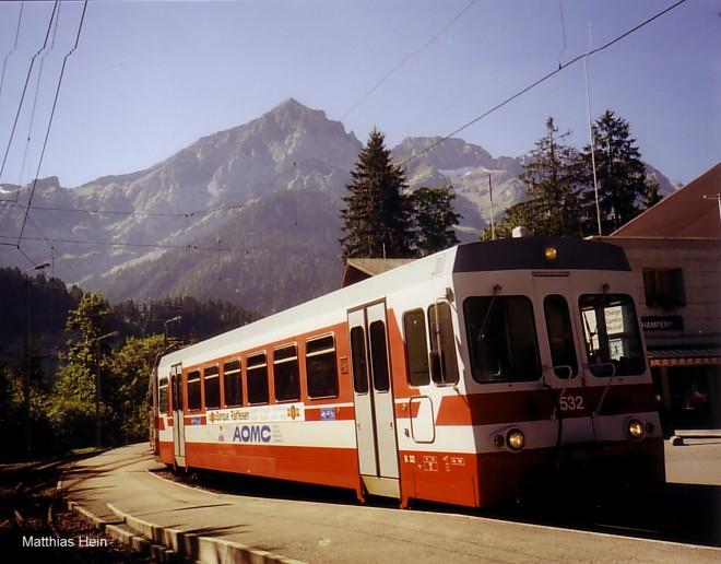 Triebwagen der Aigle-Ollon-Monthey-Champery-Bahn AOMC(Meterspur Adhsions- und Zahnradbahn) in Champery, im September 2004