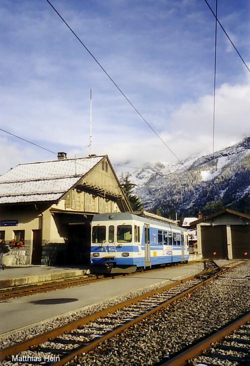 Triebwagen der Aigle-Spey-Diablerets-Bahn ASD(Meterspur Adhsionsbahn) in Les Diablerets1162m, im Oktober 2002.
