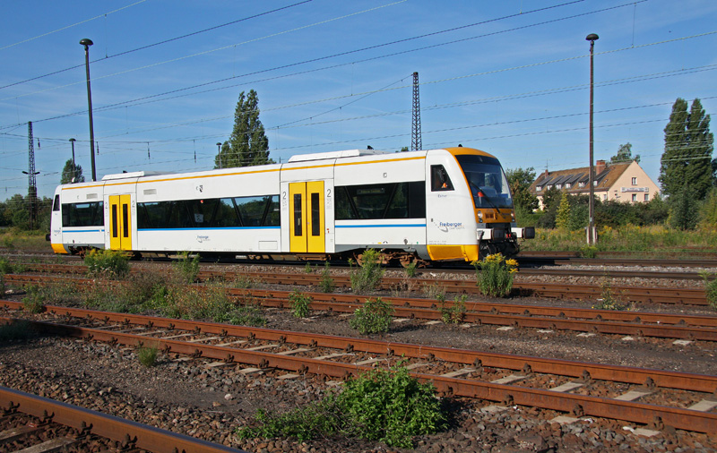  Triebwagen auf Abwegen   VT 3.03 (Esther) der Freiberger Eisenbahn durchfhrt am 31.08.2009 den ehemaligen Rangierbahnhof Leipzig-Schnefeld.