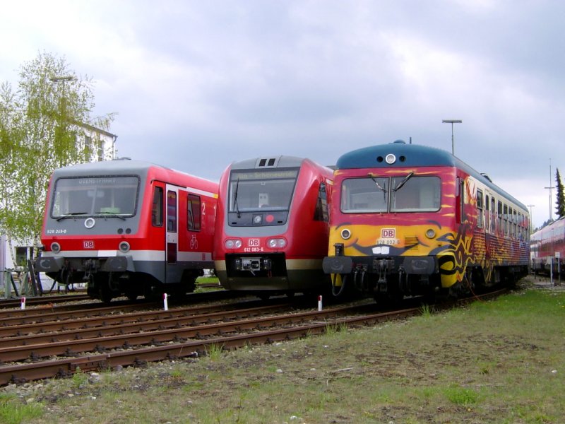 Triebwagen aus 3 Generationen im BW Kempten/Allgu am 01. Mai 2004