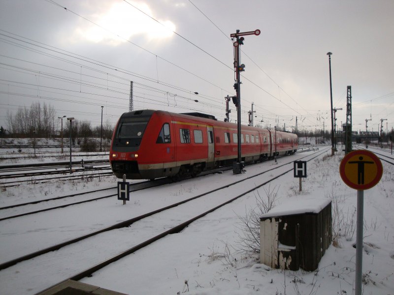 Triebwagen der baureihe 612 (612 099-2) rangiert im Zwickauer Hauptbahnhof. Er wird kurze Zeit spter als Regionalexpress nach Gttingen auf Gleis 1 bereitgestellt. 18.02.2009