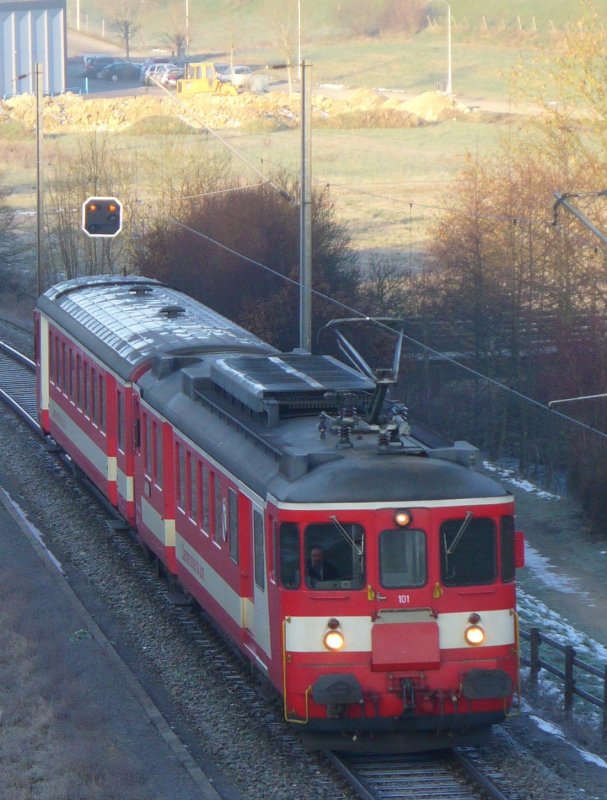 Triebwagen BDe 4/4  101 + Steuerwagen Bt 921 unterwegs nach Alle Kurz nach dem verlassen des Bahnhofes von Porrentruy am 02.02.2007
