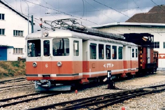 Triebwagen BDe 4/4  6 der BTI (asm Gruppe )vor dem Depot in Tuffelen vor dem umbau zum Salontriebwagen im November 1987