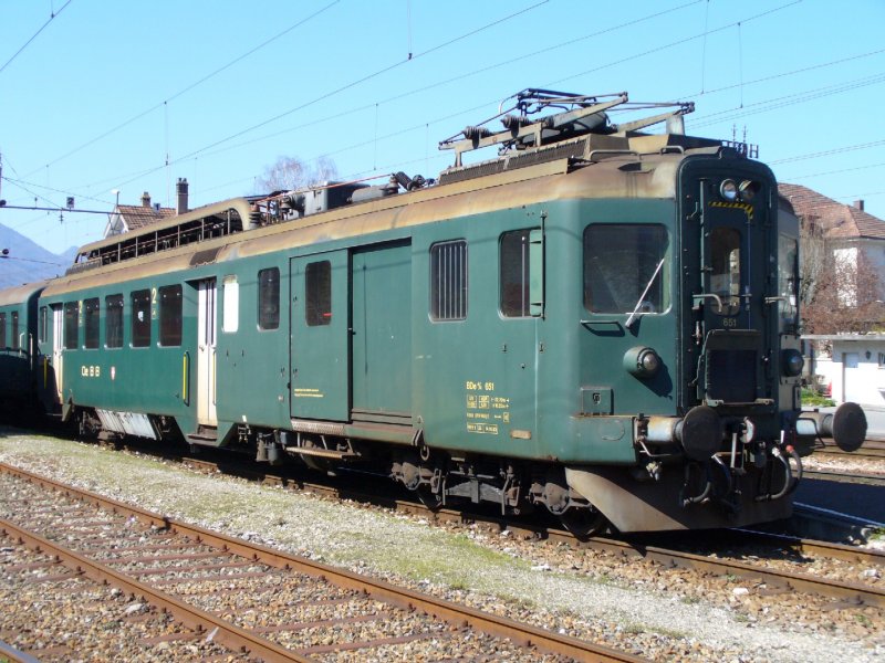 Triebwagen BDe 4/4  651 ( ex SBB BDe 4/4 1651 ) im Bahnhofsareal von Balsthal am 06.04.2007