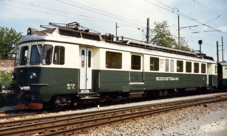 Triebwagen BDe 4/4 82 Abgestellt im Bahnhofsareal von Samstagern im Mai 1990
