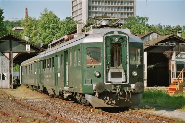 Triebwagen BDe 4/4 Nr. 1643 (SWP/SLM/BBC/MFO/SAAS 1954) der Schweizerischen Bundesbahnen, ein betriebsfhiges Museumsfahrzeug aus der ersten Nachkriegs-Serie (31 Stk.) von Triebwagen fr den Lokalverkehr auf Nebenbahnen. Aufgenommen in Winterthur im Juli 2005. 
