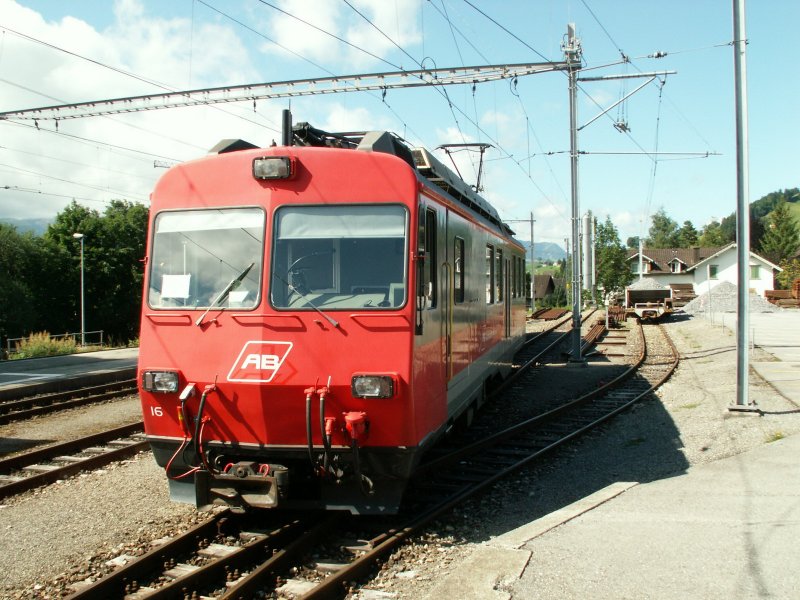 Triebwagen BDeh 4/4 Nr.16 der Altsttten-Gais Bahn am 03.08.08 beim rangieren in Gais.