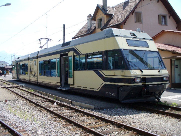 Triebwagen Be 2/6 7004 im Bahnhof von Bloney am30.07.2006