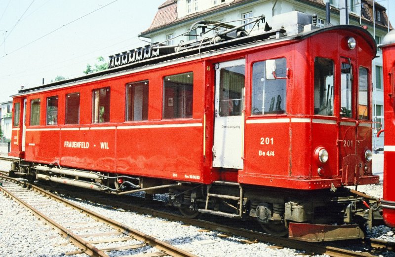 Triebwagen Be 4/4  201 im Bahnhofsareal von Wil im Mai 1985 .. Bild ab Dia ..