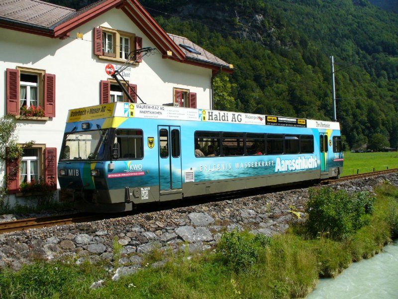 Triebwagen Be 4/4 8 der Schmalspur Bahn..MIB = Meiringen Innerkichen Bahn..Foto vom  19.08.2006