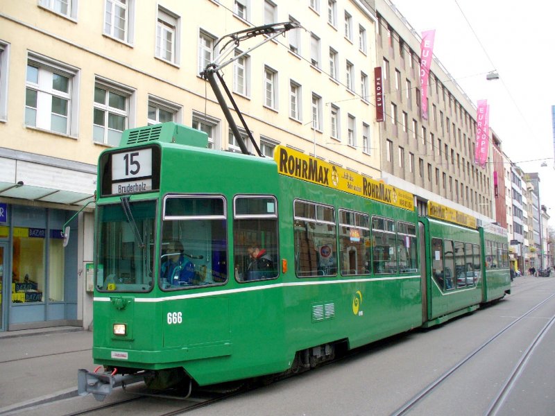 Triebwagen Be 4/6 666 in den Strassen von Basel am 17.03.2007