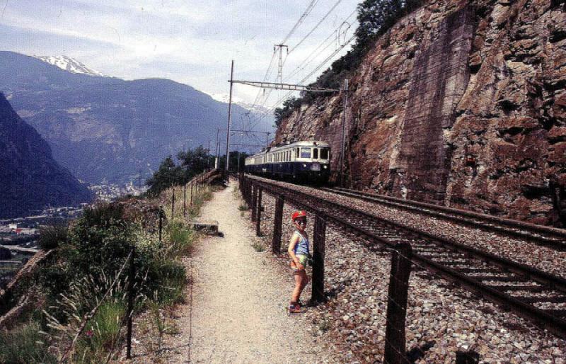 Triebwagen der BLS auf der Sdrampe bei Lalden Juni 1994