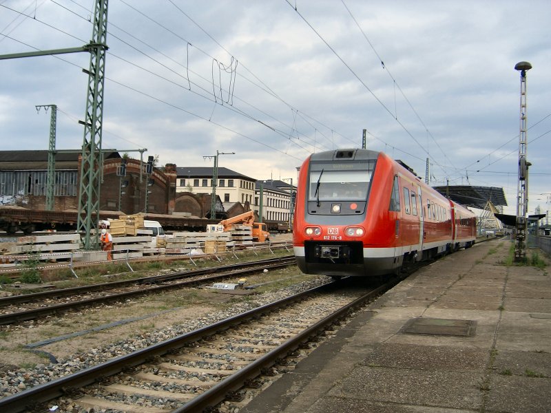 Triebwagen der BR 612 nach Gttingen verlt Erfurt Hbf whrend der Bahnhofsumbauten. Gleis 1 und 2 sind noch nicht wieder in betrieb, 2005