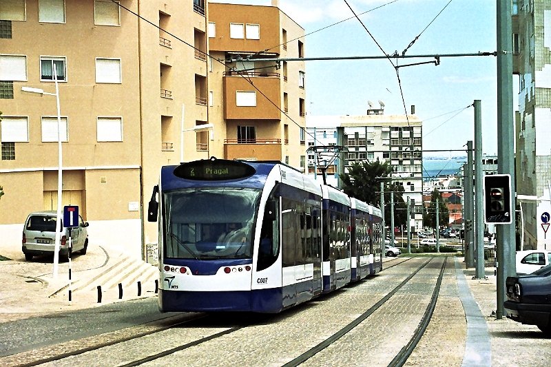 Triebwagen C 007 auf der Rua da Alvalade (14. Mai 2009) - Negativ-Scan -