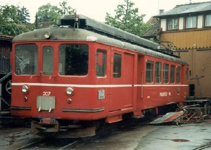 Triebwagen der FW   BDe 4/4  207 (ex BTI BDe 4/4  5) vor dem inzwischen Abgebrochenen Depot in Frauenfeld im August 1984