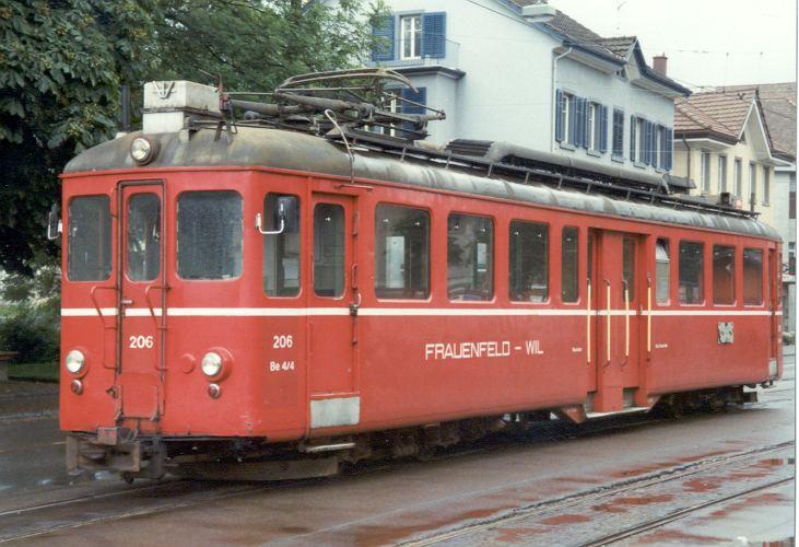 Triebwagen der FW  Be 4/4  206 vor dem SBB Bahnhof in Frauenfeld im August 1984