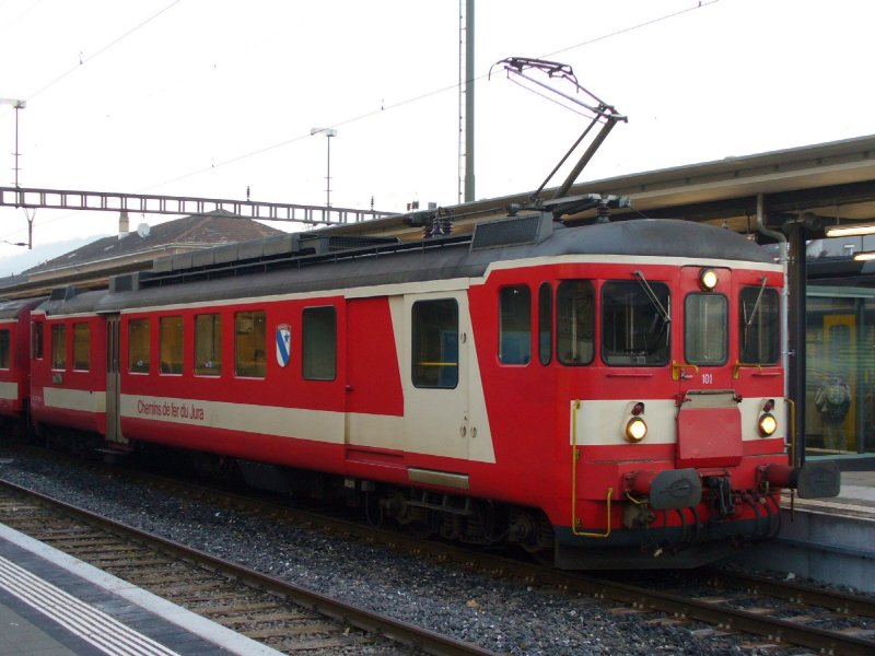 Triebwagen mit Gepckabteil  BDe 4/4 577 101-9 im Bahnhof von Porrentruy.. Morgens um 08.07 am 02.02.2007