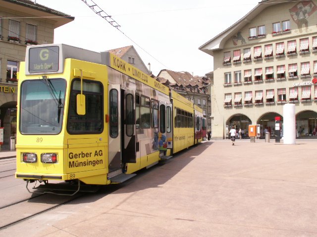 Triebwagen Nr 89 der RBS Linie G (Worb Dorf - Bern Zytglogge) am 21.6.06 bei der Endhaltestelle am Zytglogge des (Blauen Bhnli).