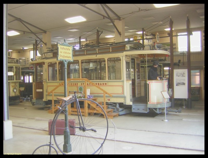 Triebwagen Nummer 15 Bauart R der ehemaligen Stdtischen  Straenbahn Offenbach (Baujahr 1908 Waggonfabrik Werdau) gehrt auch zur Sammlung des Verkehrsmuseums in Frankfurt am Main-Schwanheim, da die Betriebe der beiden aneinander grenzenden Stdte immer schon eng miteinander verbunden waren, anfangs (1884 - 1906) durch die Frankfurt-Offenbacher Trambahn-Gesellschaft. Bis zur Einstellung der Streckenabschnitts von der Frankfurter Stadtgrenze zum  Offenbacher Marktplatz im Jahre 1996 wurde die Straenbahnlinie ab  1957 nach dem Verkauf der letzten Offenbacher Groraumwagen nach Bremerhaven von der Frankfurter Straenbahn bedient.