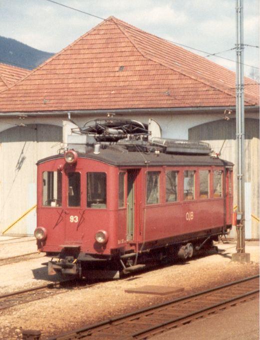 Triebwagen der OJB (asm Gruppe ) Xe 4/4  93 Baujahr 1913 Abgestelt vor dem Depot Wiedlisbach im April 1984