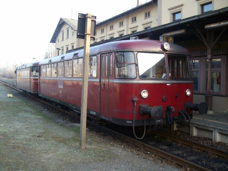 Triebwagen der SBE steht Abfahrbereit in Seifhennersdorf Er wird nach Liberec(CZ) ber Varnsdorf(CZ) und Zittau Fahren am 15.05.2009 in Seifhennersdorf