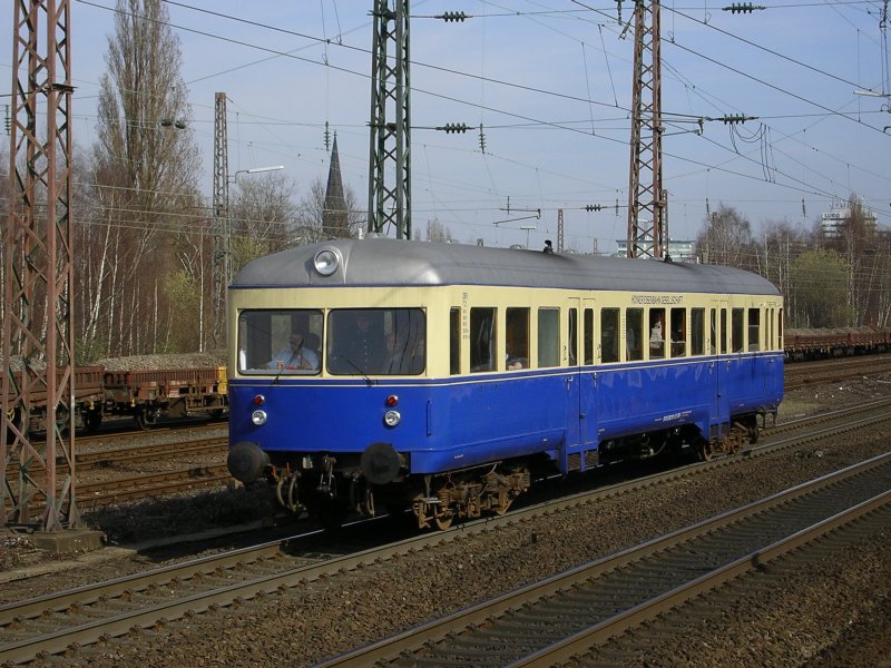 Triebwagen T 2 , Hchstgeschwindigkeit 60 Km/h ,als DPE 82898
von Eystrup nach Bochum Dahlhausen ,in BO Ehrenfeld.(08.03.2008)