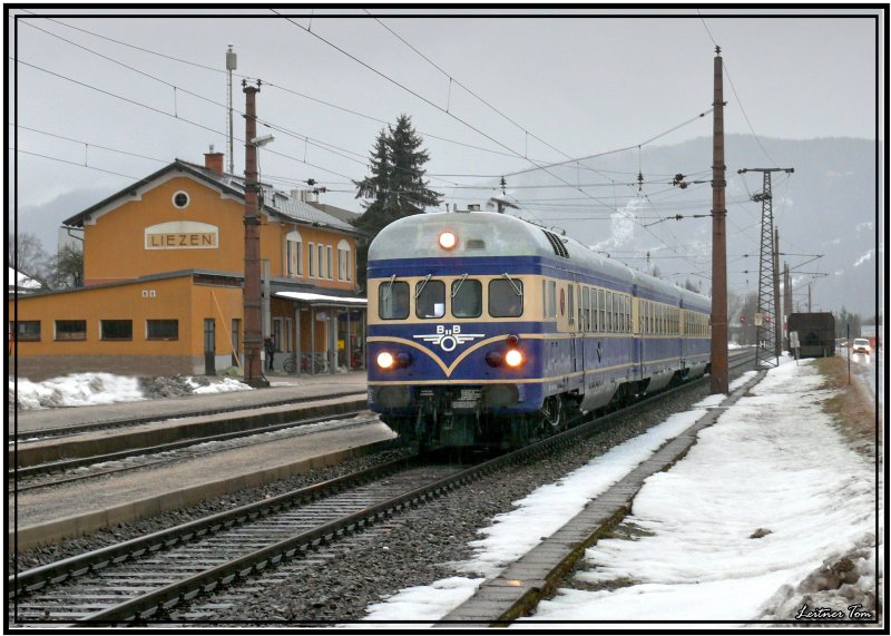 Triebwagen VT 5145.011 fhrt als Sonderzug von Wien nach Schladming.
Liezen 22.1.2008