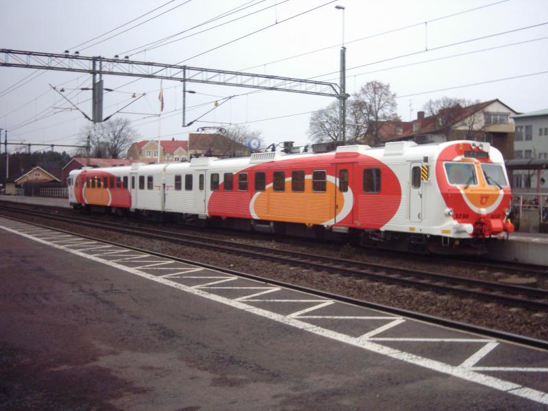 Triebwagen X10 3230 stand am 29.12.2003 im Bahnhof von Trans