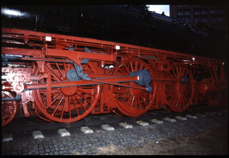 Triebwerksaufnahme der 01 1063 auf dem Denkmalsockel in Braunschweig. Laut Wolfgang Staiger, war die 01 1063 die beste der 01.10 in l.
