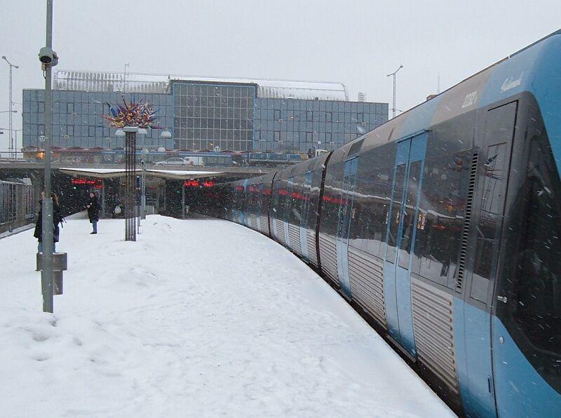 Triebzge der T-banan Linie grn nach Hagsttra am 18.01.2006 in der Station Gullmarsplan.