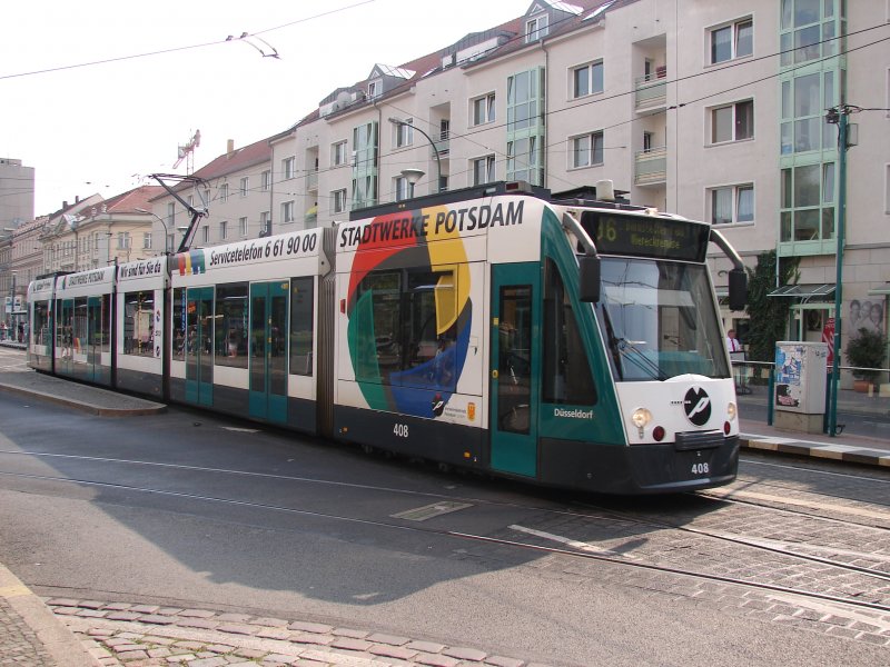 Triebzug 408 Siemens Combino  Dsseldorf  mit Stadtwerke Potsdam Werbung. Aufgenommen Potsdam Platz der Einheit.