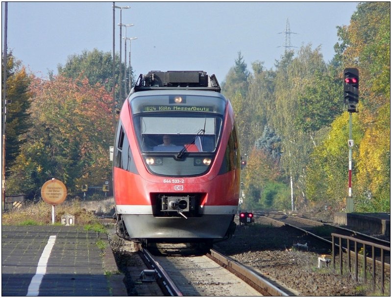 Triebzug 644 533-2 fotografiert bei der Einfahrt in den Bahnhof von Euskirchen am 11.10.08. (Jeanny)
