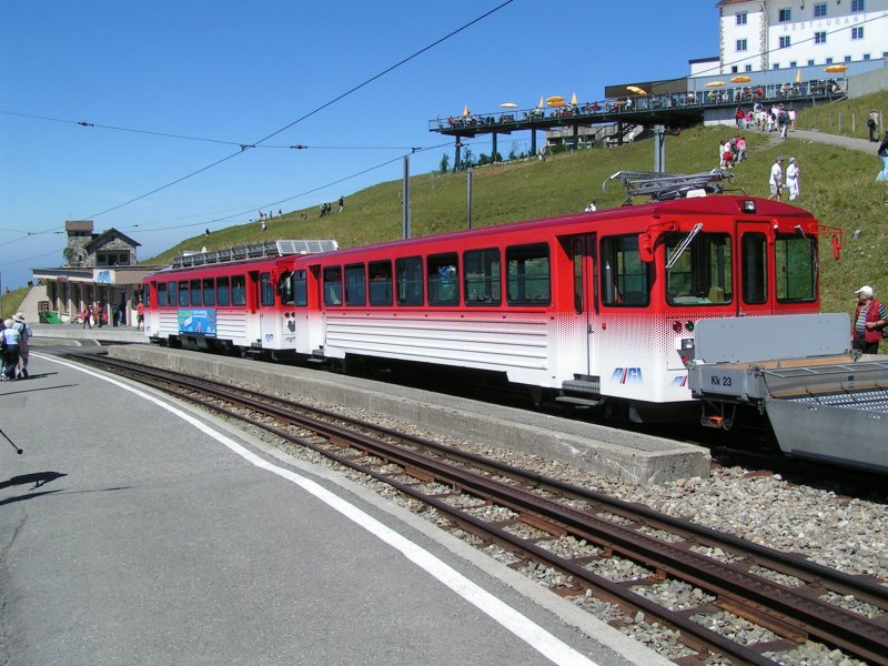 Triebzug aus Vitznau kurz nach der Ankunft in Rigi Kulm. 04.08.07 