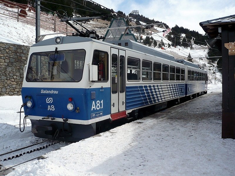 Triebzug Beh 4/8 A8 Balandrau am 07.03.2008 in der Bergstation Vall de Nuria, 1964 m