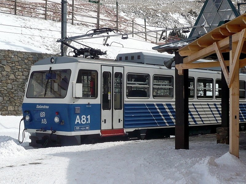 Triebzug Beh 4/8 A8 Balandrau am 07.03.2008 in der Bergstation Vall de Nuria, 1964 m