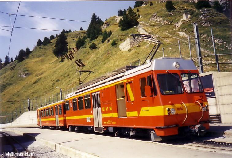 Triebzug der Bex-Villars-Bretaye-Bahn BVB (Meterspur Adhsions- und Zahnradbahn) am Col de Bretaye 1806m, im September 1998.