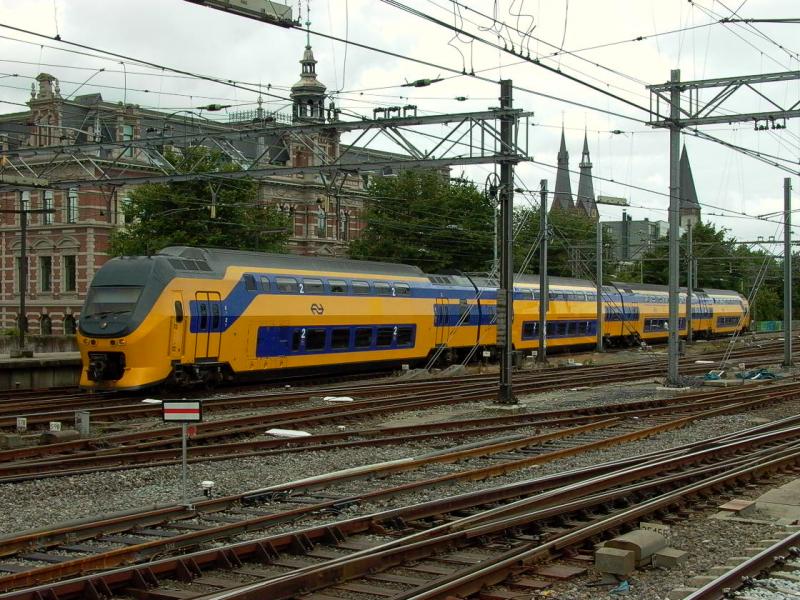 Triebzug der BR 8400 in Amsterdam CS am 12.06.2005