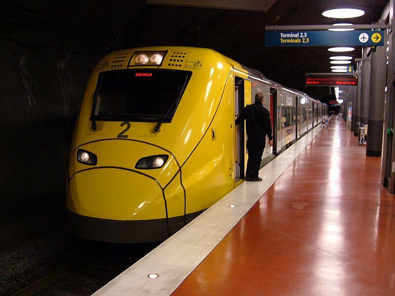 Triebzug CAT 2 (City Airport Train) am 11.01.2006 abfahrbereit in Arlanda Airport nach Stockholm C.