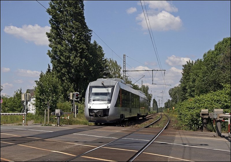 Triebzug  HERNE  der Abellio Rail erreicht als RB46  GL�CKAUF-Bahn  die Station Bochum-Nokia..... 