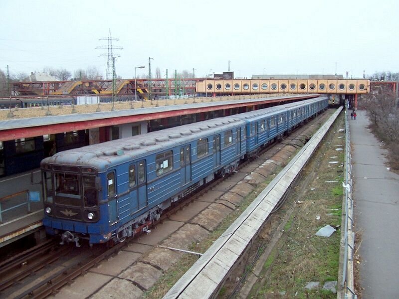 Triebzug ohne Fronttr der Linie 3 am 22.01.2007 im sdlichen Endbahnhof Budapest - Kbanya-Kispest.