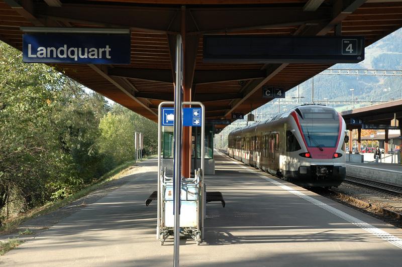 Triebzug RABe 523 006 im Testbetrieb. Landquart 11.10.05