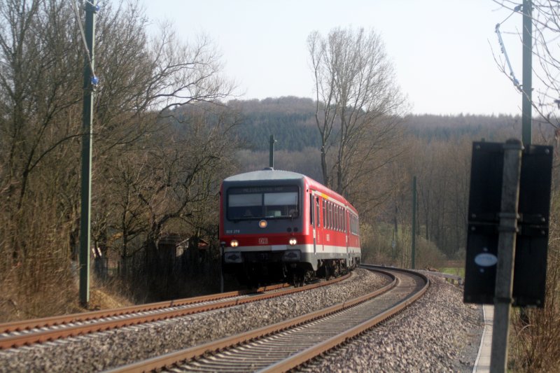 Triebzug von Sinsheim nach Heidelberg in der Schleife zwischen Mauer und Reilsheim. Bild aufgenommen am 31.03.09.