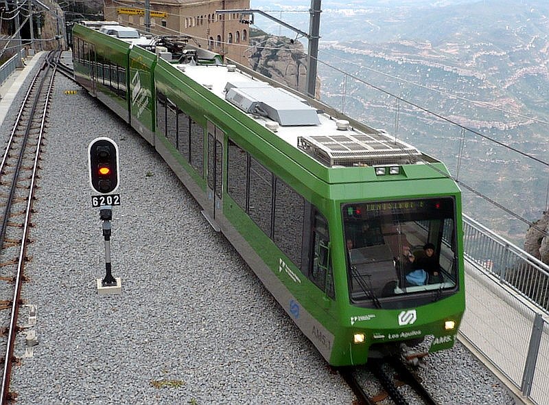 Triebzug Stadler GTW AM5 Les Agulles am 09.03.2008 kurz vor der Einfahrt in die Bergstation Montserrat 700 m. 