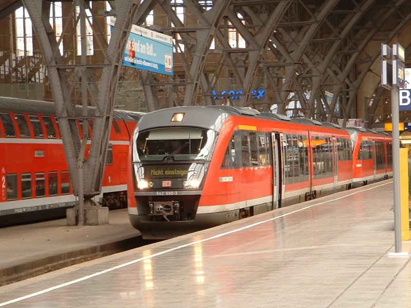 Triebzug vom Typ 642 im Leipziger Hauptbahnhof.
05.06.2006 17:41