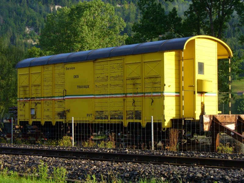 trn / RVT - Abgestellter Dienstwagen X  503 im Bahnhofsareal von Fleurier am 08.07.2007