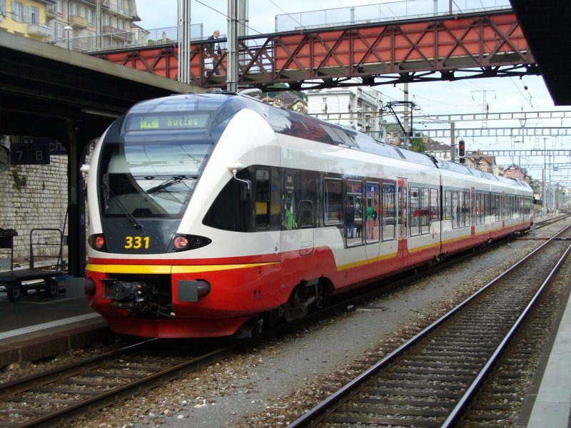trn / RVT -   Triebwagen RABe 527 331-3 im Bahnhof von Neuchatel am 09.09.2007